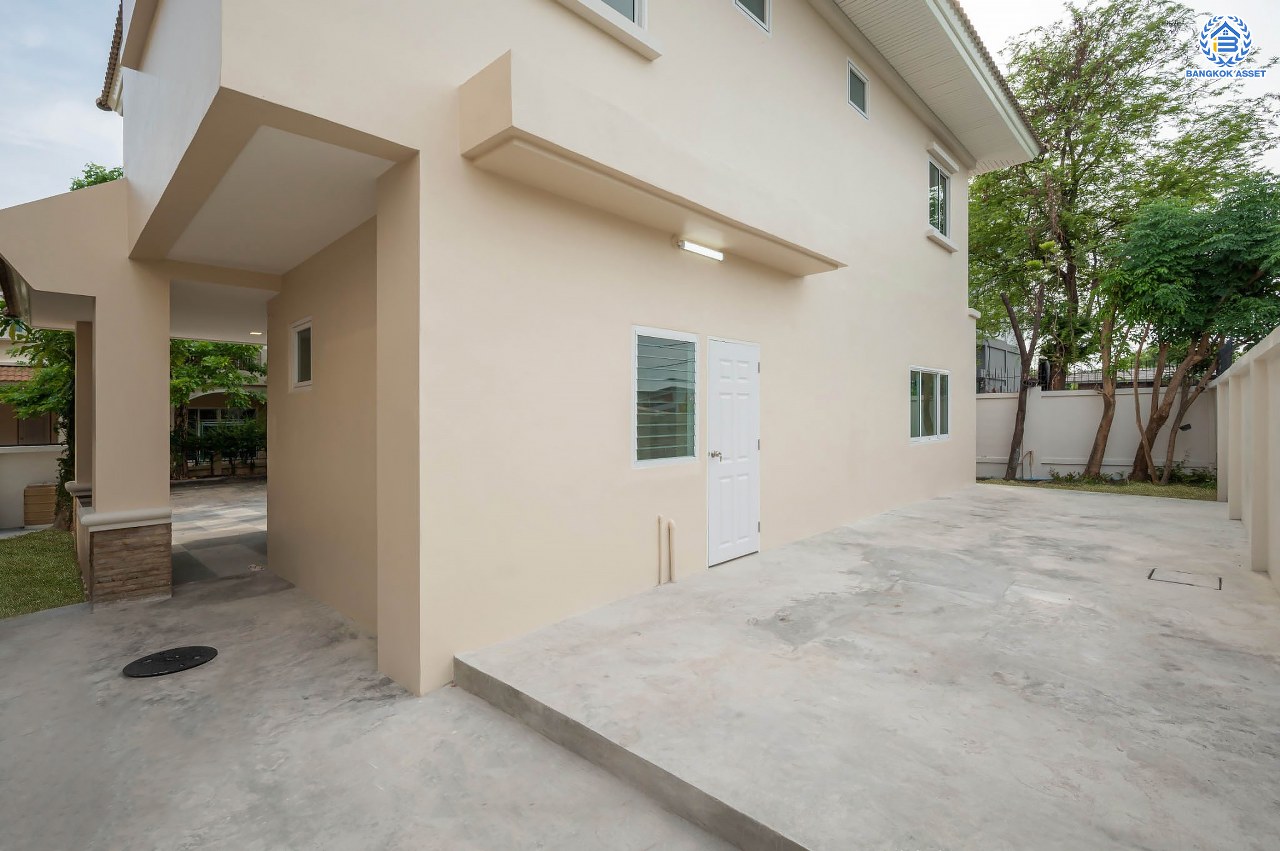 บ้านมือสองตกแต่งใหม่ โครงการ บ้านอาภา2 ปิ่นเกล้า-สวนผัก เนื้อที่ 61 ตร.ว. ฟังก์ชัน 3 ห้องนอน 3 ห้องน้ำ จอดรถได้ 2 คัน บนทำเลเดินทางสะดวก เชื่อมต่อหลายเส้นทาง ใกล้รถไฟฟ้าสายสีแดง "สถานีบางบำหรุ"